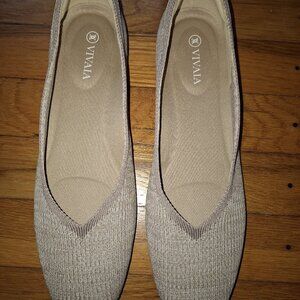 Vivaia Margot 2.0 Oatmilk Flats Size 8.5